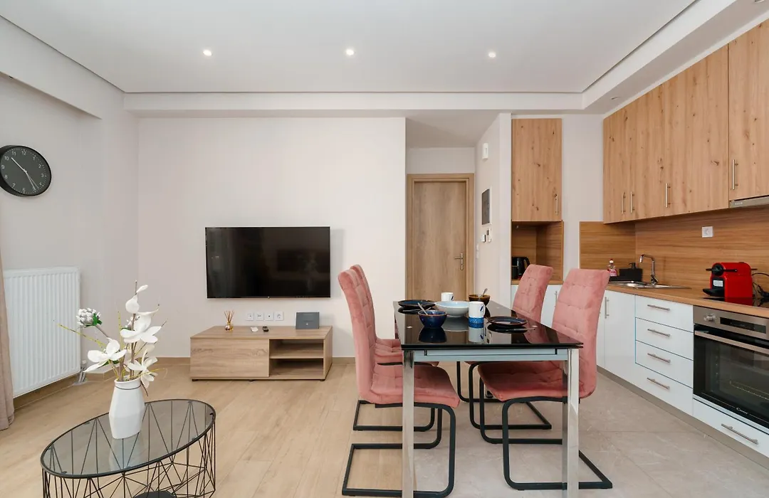 Chic Apartment Near Acropolis-1
